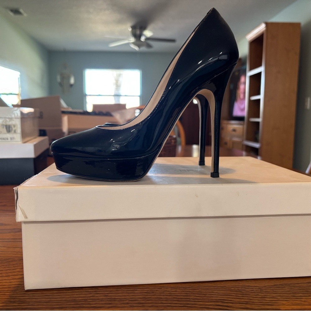 😍PRICE DROP! Jimmy Choo “ Cosmic” Black Platform Heels
EURO 37.5/ US 7